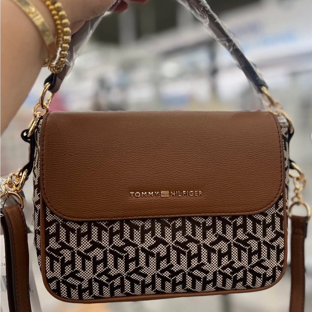 NWT Tommy Hilfiger Two Way Top Handle Sling Bag